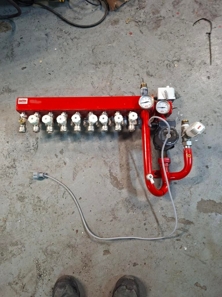 Vloerverwarming verdeler 8 groeps met pomp, Gebruikt, Minder dan 30 cm, Overige typen, Ophalen of Verzenden