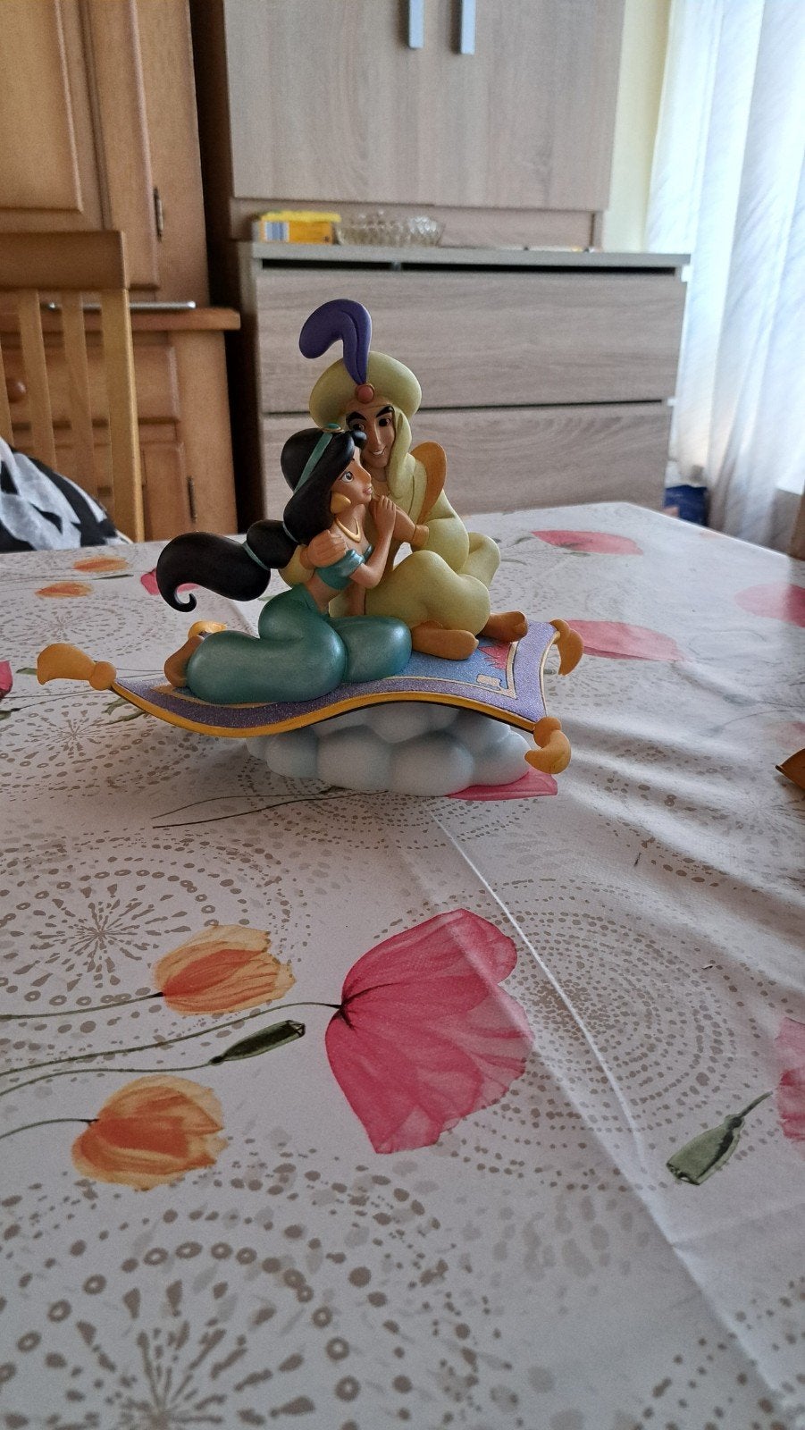 Aladdin en Jasmine beeldje op vliegend tapijt, Ophalen, Zo goed als nieuw