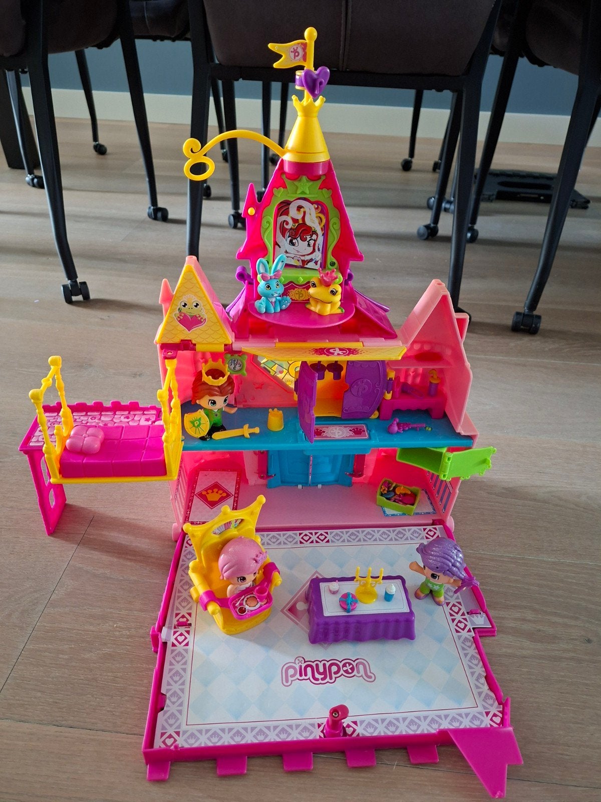 Pinypon Kasteel met poppetjes en accessoires, Ophalen of Verzenden, Gebruikt, Poppenhuis