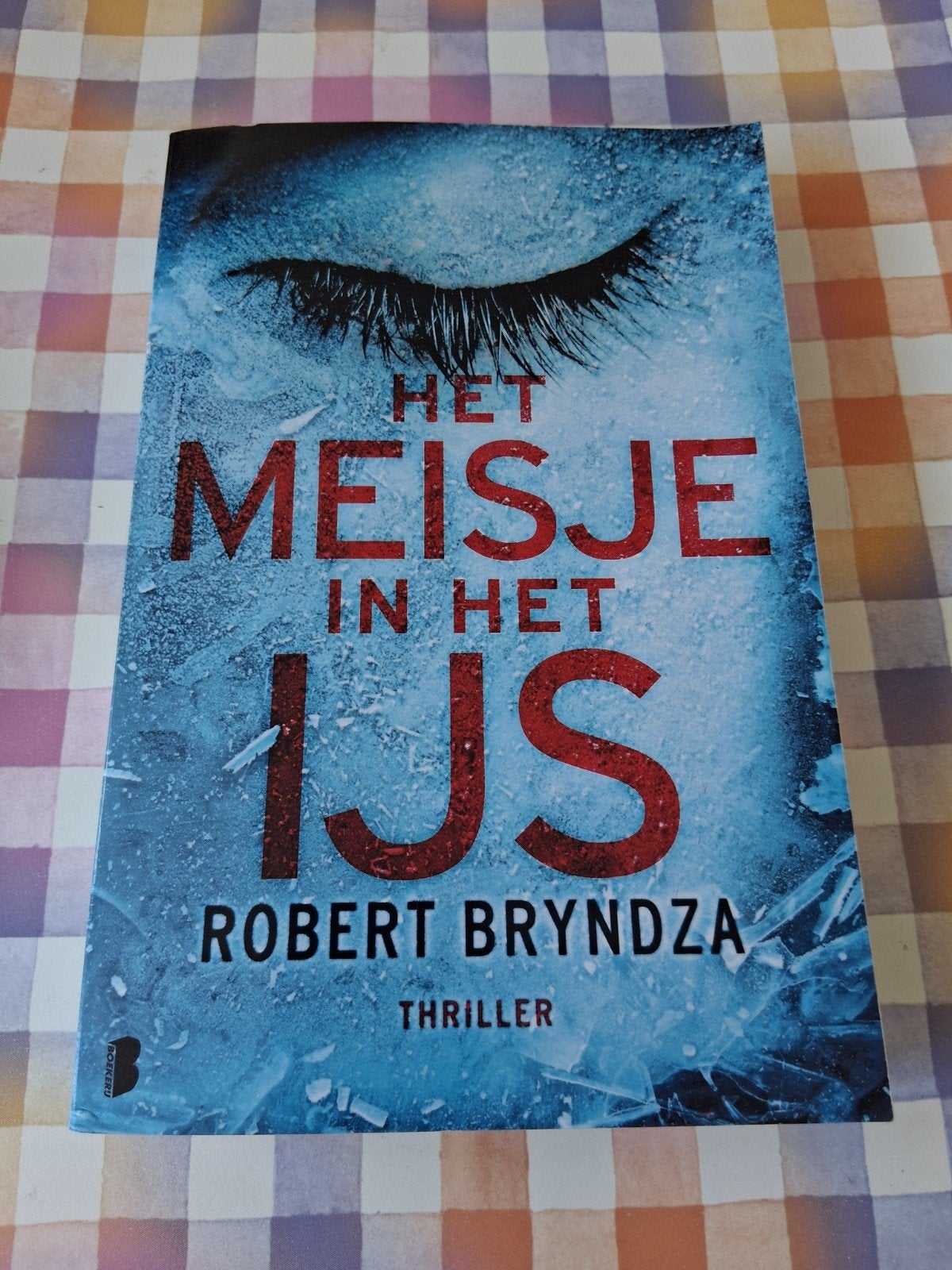 Boek robert bryndza  - het meisje in het ijs, Ophalen of Verzenden, Gelezen