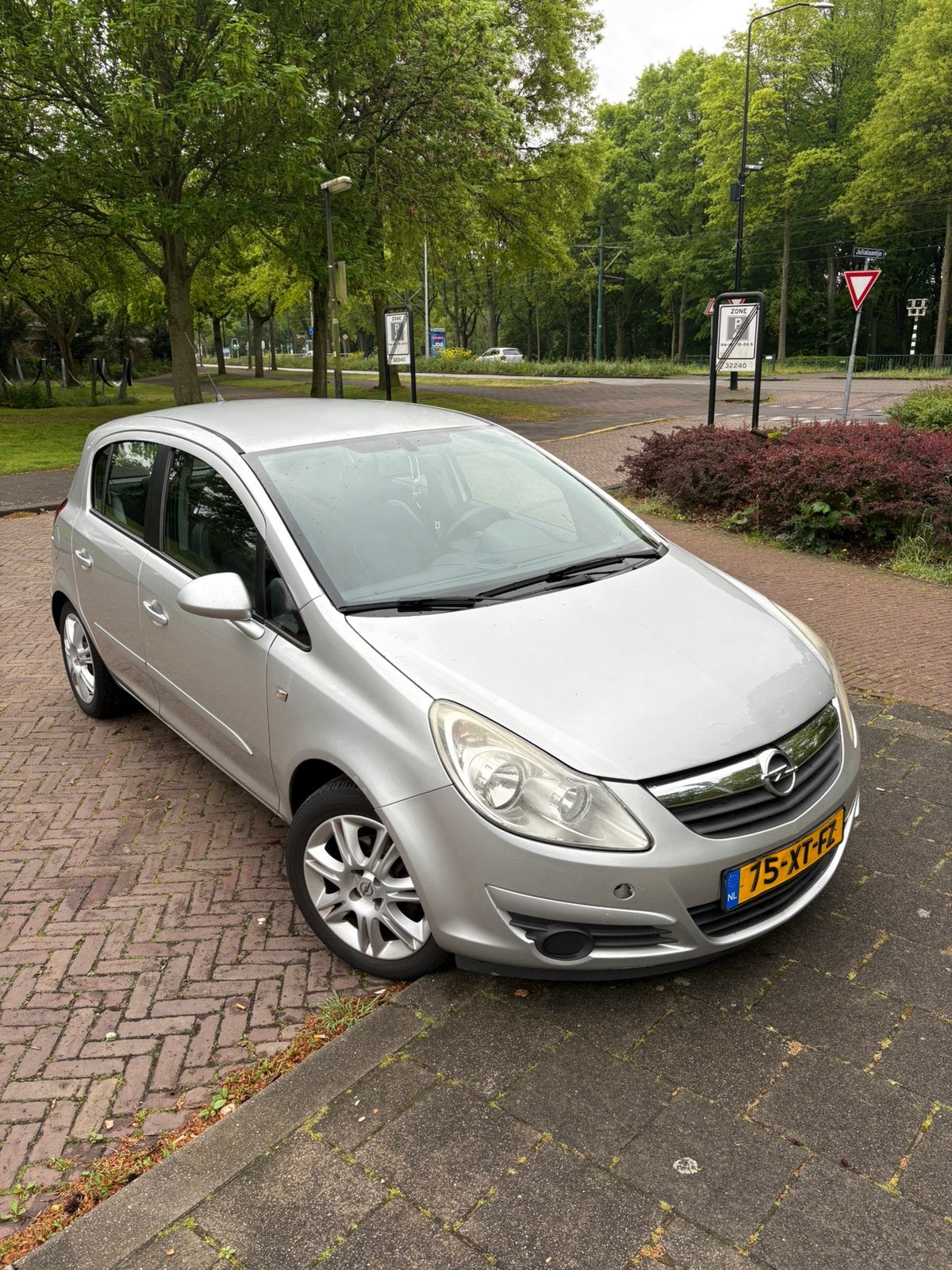 Opel Corsa 1.2 16V 5D WR 2007 Grijs, Auto's, Voorwielaandrijving, 4 cilinders, 1229 cc, 49 €/maand
