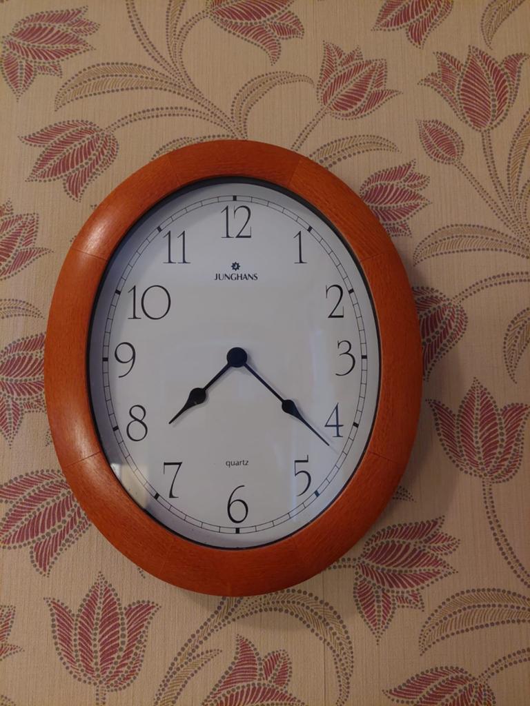Junghans Quartz Wandklok - Houten Rand, Huis en Inrichting, Woonaccessoires | Klokken, Ophalen of Verzenden, Gebruikt, Analoog