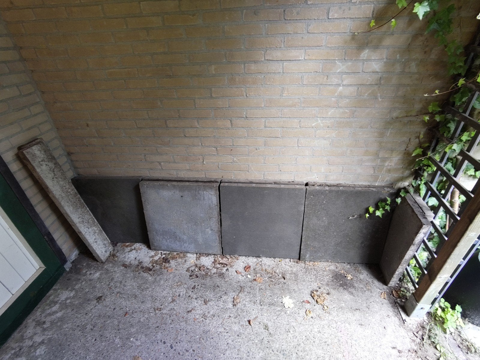 Gratis af te halen: Tuintegels, 60x60x5 cm, Tuin en Terras, Ophalen, Minder dan 250 cm