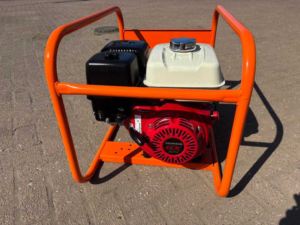 Foto 3 van 4.2 KVA aggregaat 230Volt Honda GX270 benzine generator