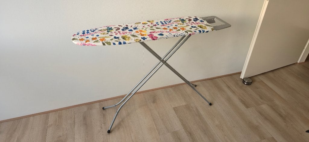 Strijkplank met bloemenprint, Witgoed en Apparatuur, Strijkijzers en Strijkplanken, Ophalen, Zo goed als nieuw