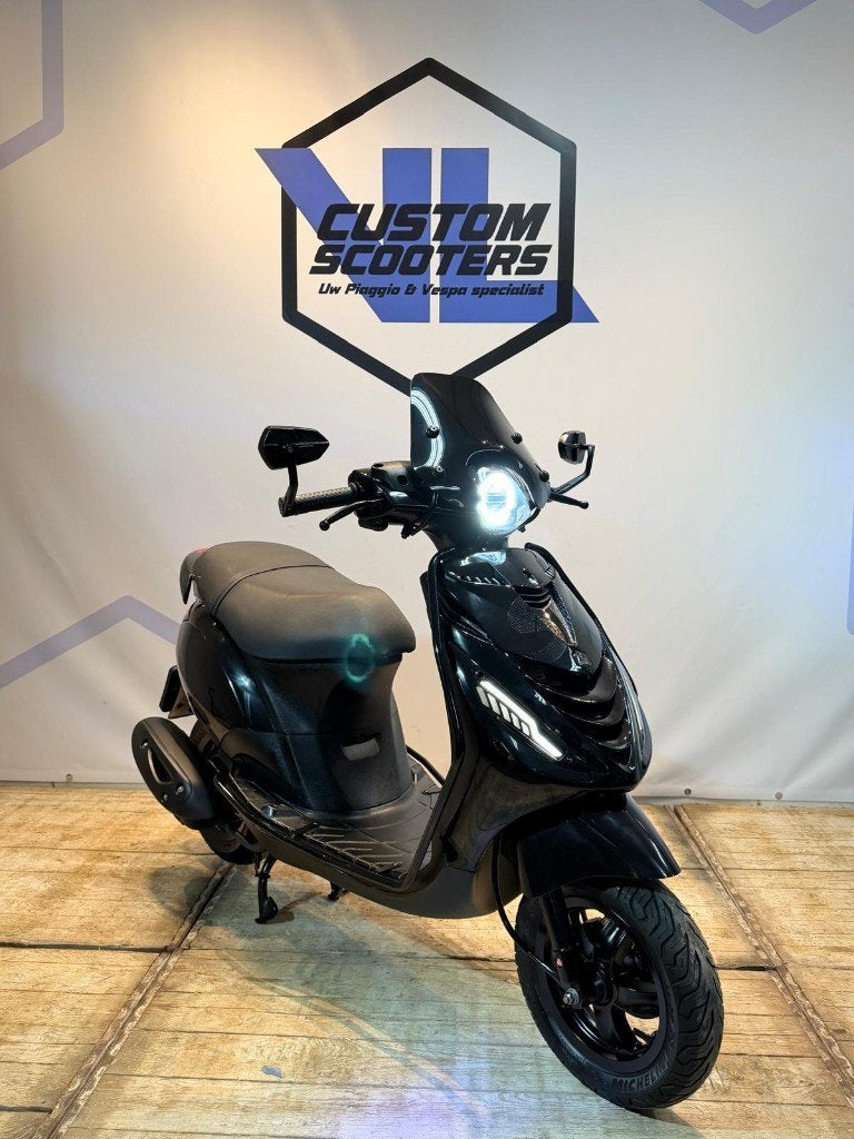 Piaggio zip iget E4 2020 45km brom scooter black on black