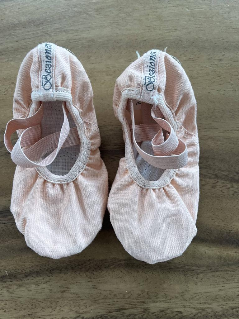 Balletschoenen nieuw maat 22, Ophalen, Zo goed als nieuw, Schoenen