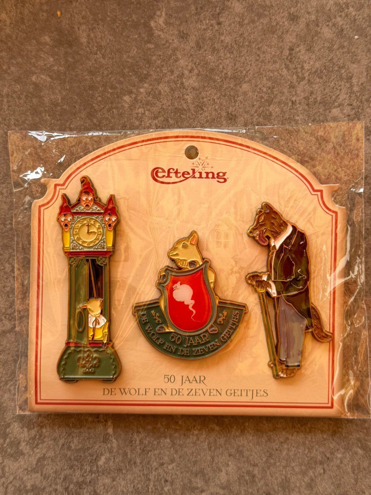 Efteling pinset Wolf en de zeven geitjes op kaartje, Verzamelen, Efteling, Ophalen of Verzenden, Zo goed als nieuw, Button of Speldje