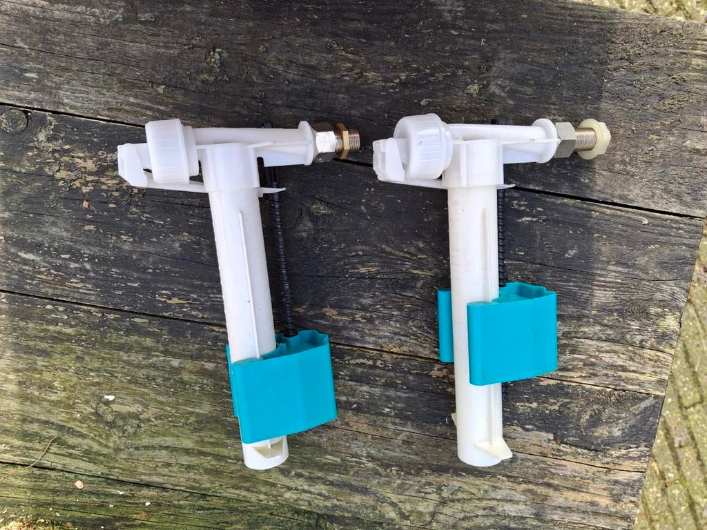Vlotterkraan voor toilet - 2 stuks, Ophalen of Verzenden, Gebruikt, Chroom, Toilet