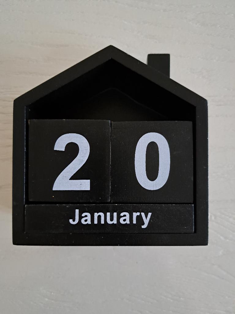 Eeuwigdurende houten kalender, Ophalen of Verzenden, Zo goed als nieuw