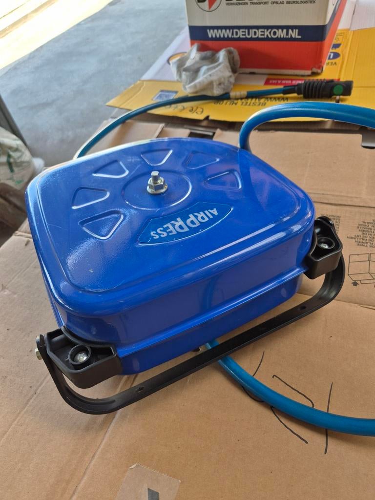 Airpress luchtslanghaspel 12mtr zelfoprollend, Ophalen, Zo goed als nieuw