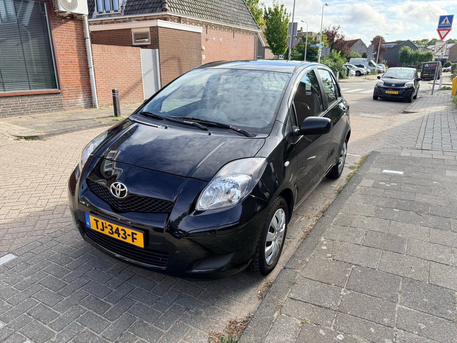 Toyota Yaris 1.0 12V Vvt-i 5DR 2010 Zwart, Voorwielaandrijving, Stof, 40 €/maand, Zwart