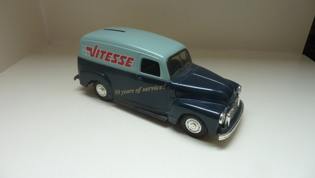 ERTL GMC Panelvan 1951 Vitesse spaarpot 1:32, Ophalen of Verzenden, Zo goed als nieuw, Auto, ERTL