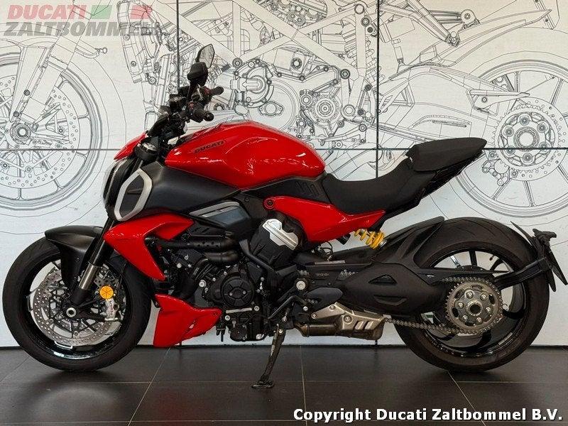 Ducati DIAVEL V4 (bj 2026), Motoren, Meer dan 35 kW, Overig, 1158 cc, Gebruikt