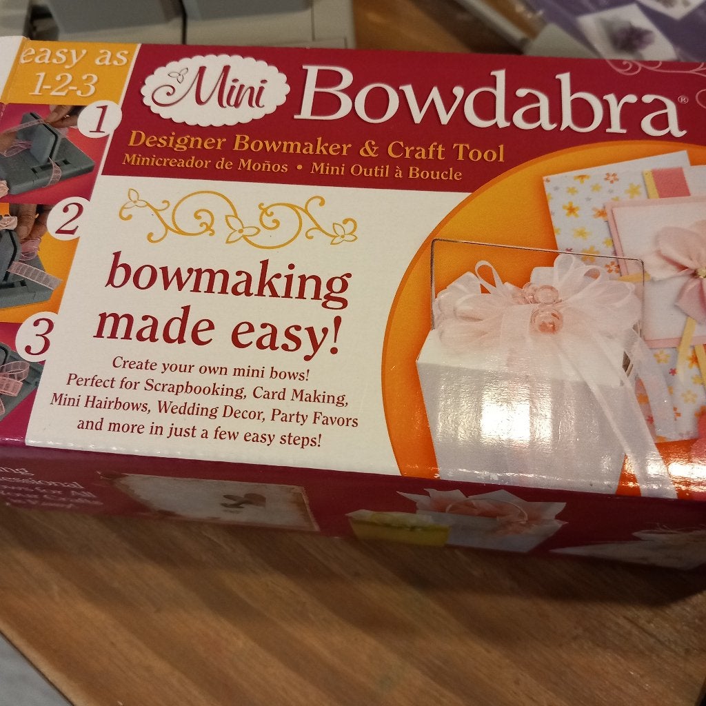 maken van  mooie kleine strikken is de mini Bowdabra, Hobby en Vrije tijd, Knutselen, Gereedschap of Toebehoren, Zo goed als nieuw