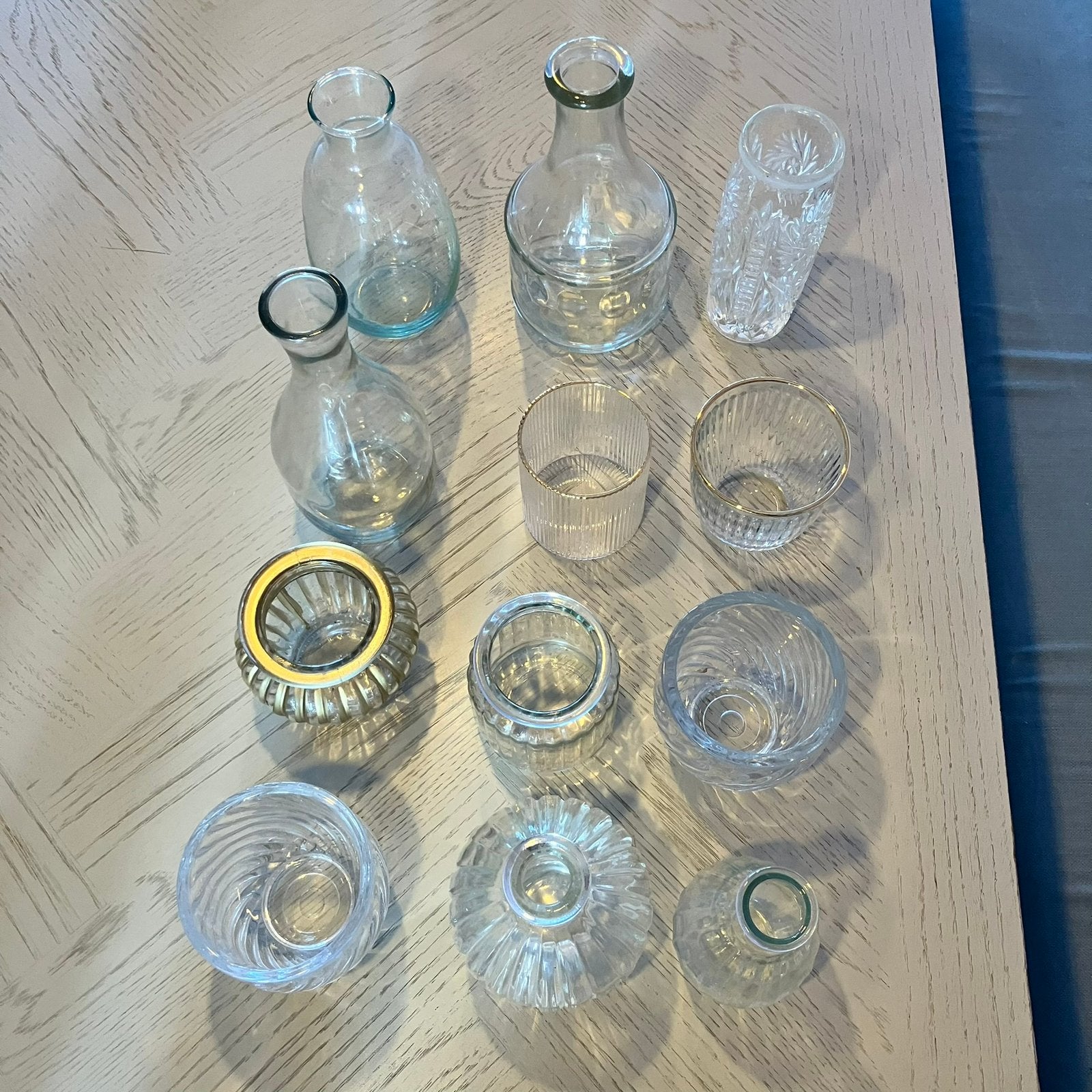 12 glazen vaasjes en 6 gouden kaarsenhouders, Ophalen of Verzenden, Zo goed als nieuw