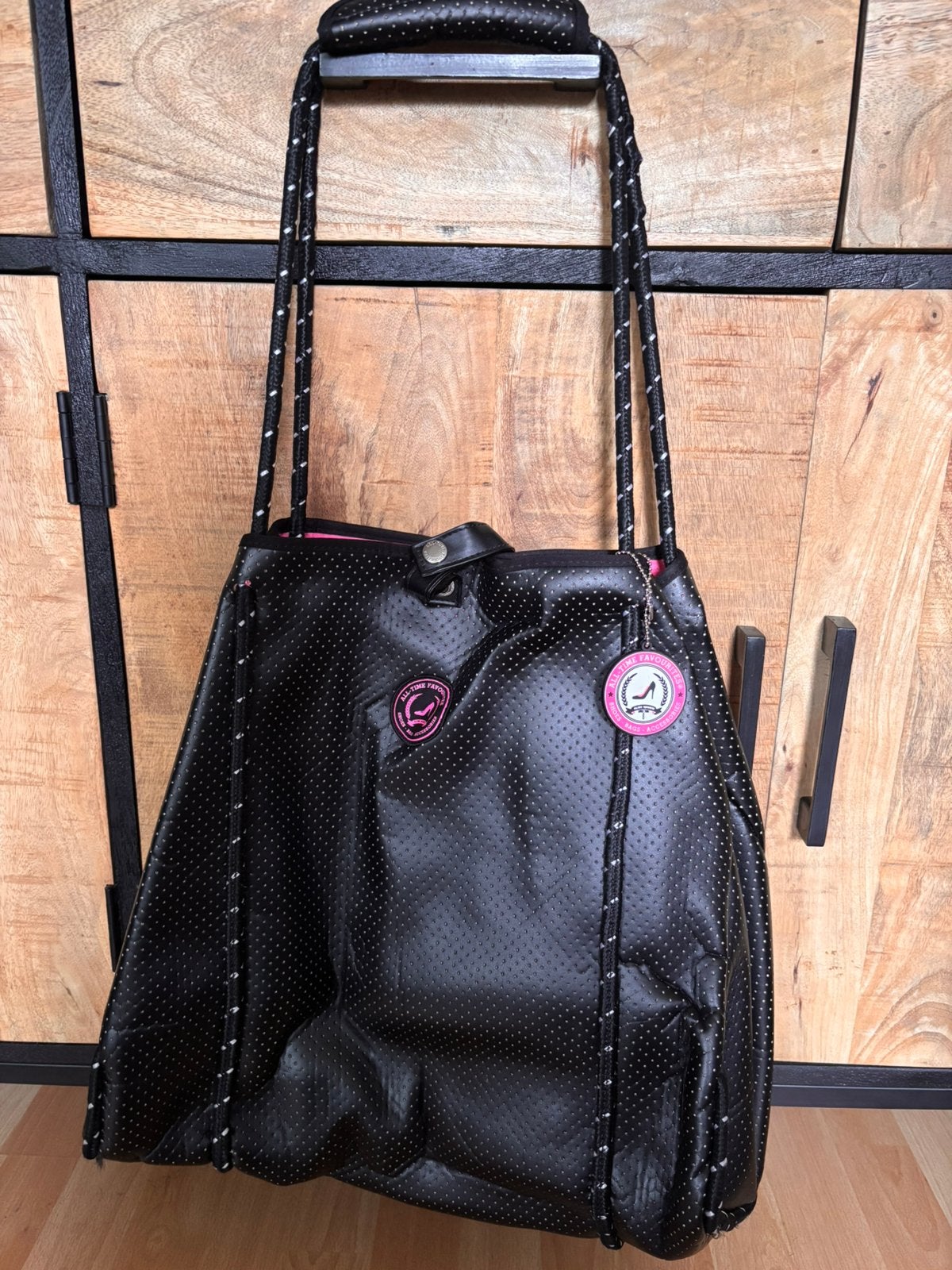 All-time Favourites shopper Neopreen zwart, Sieraden, Tassen en Uiterlijk, Ophalen, Zo goed als nieuw, Zwart, 30 cm of meer