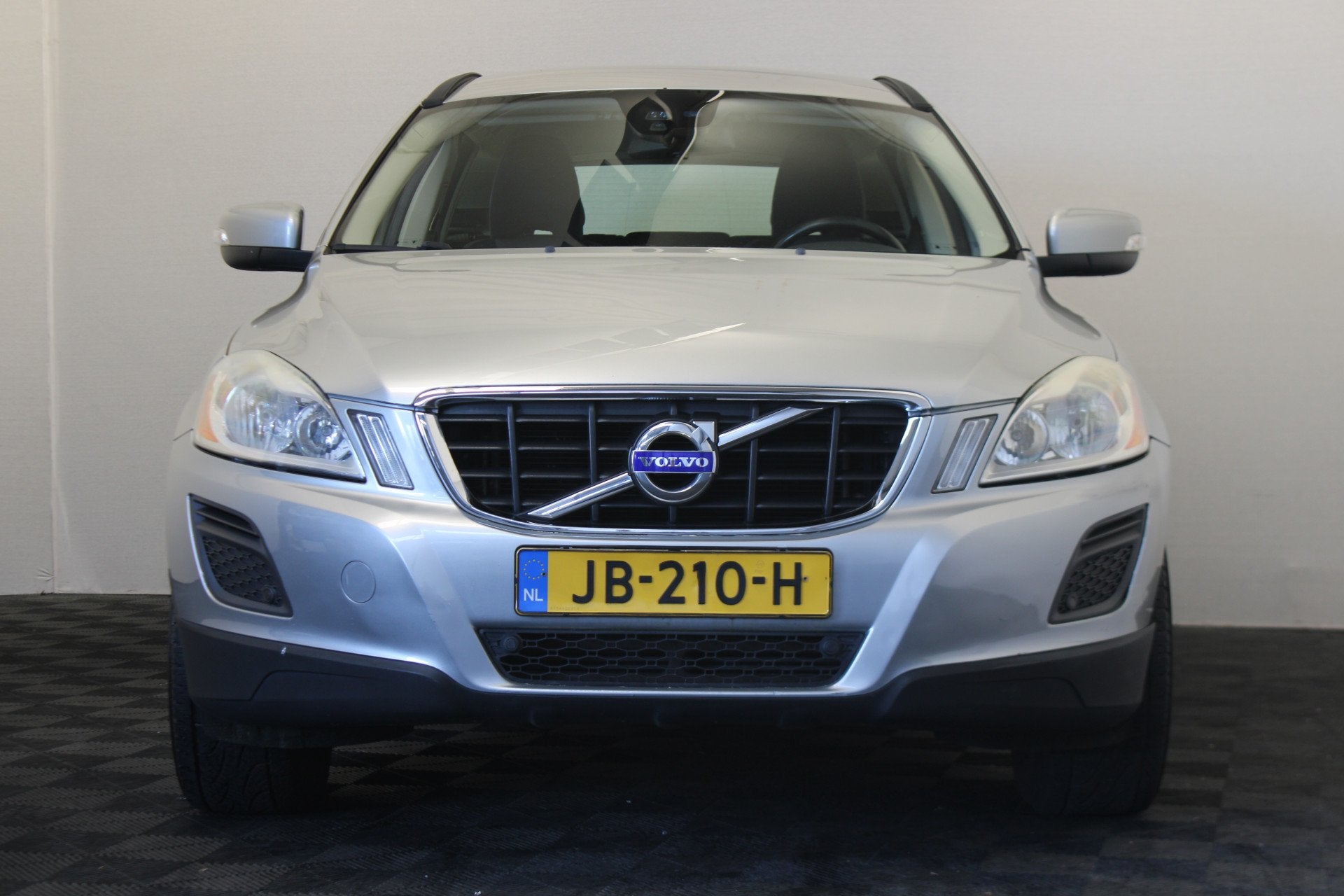 Volvo XC60 2.0 D3 Momentum (bj 2011), Auto's, Voorwielaandrijving, Euro 5, 1624 kg, Gebruikt