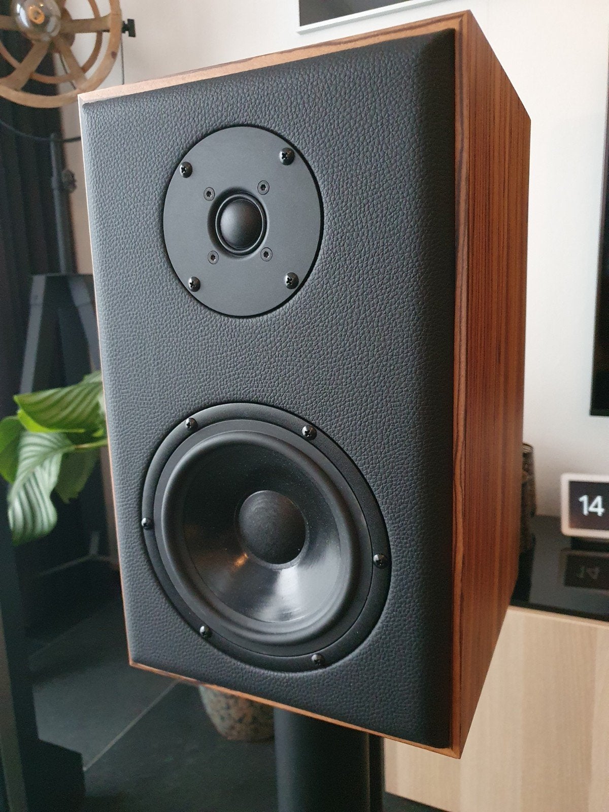 Seas speakers, inclusief Norstone stands, Ophalen, Stereo speakers, Inclusief standaarden, Zo goed als nieuw
