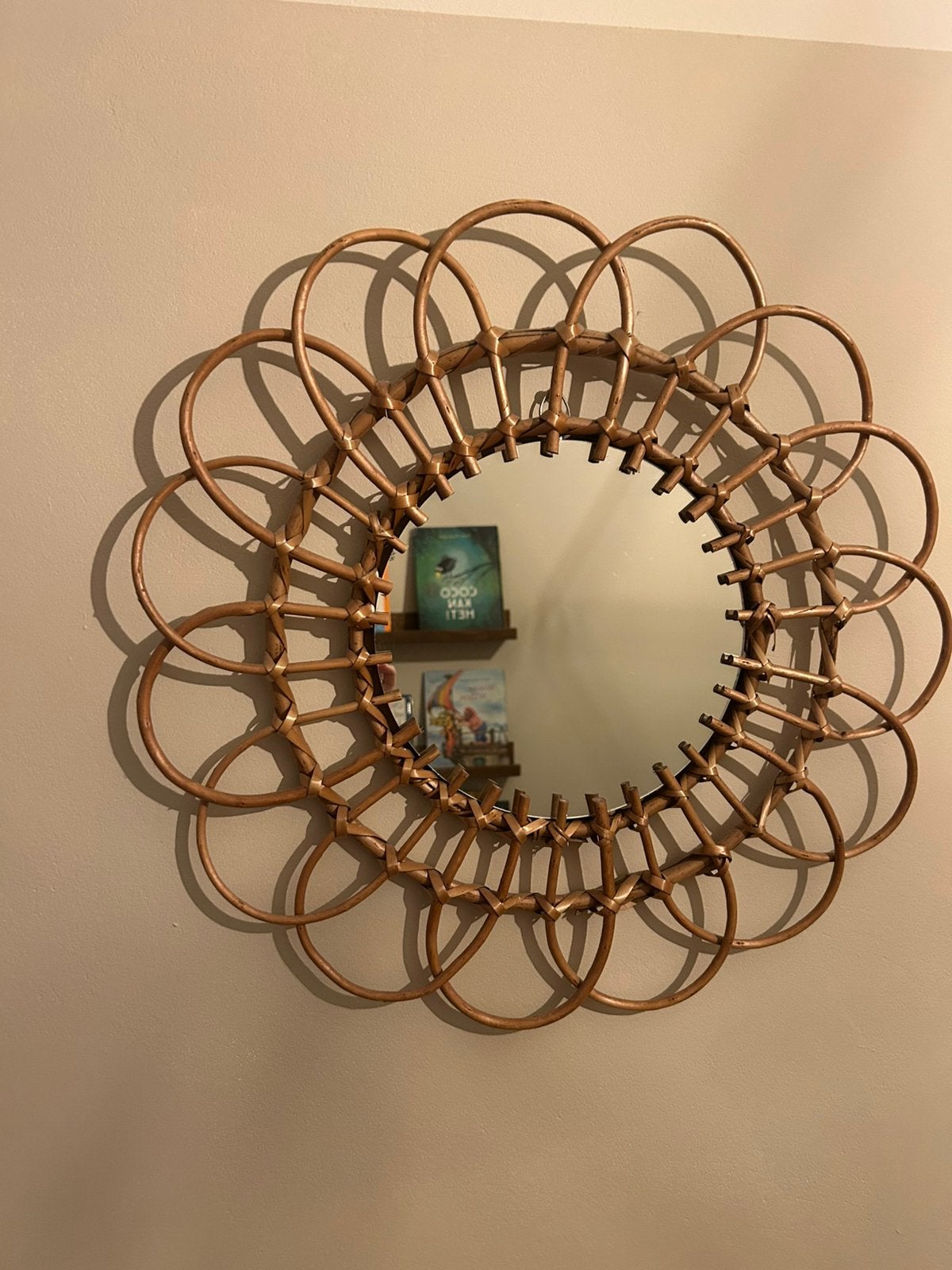 Rotan spiegel bloem, Minder dan 50 cm, Rond, Ophalen of Verzenden, Zo goed als nieuw