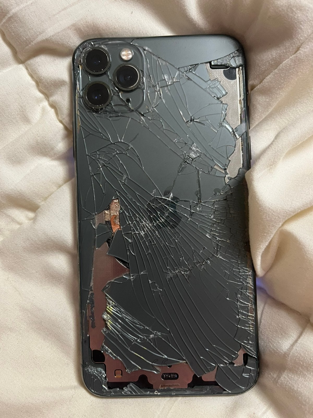 iPhone 11 Pro max 64gb scherm en achterkant kapot, Ophalen of Verzenden, Zo goed als nieuw, 64 GB