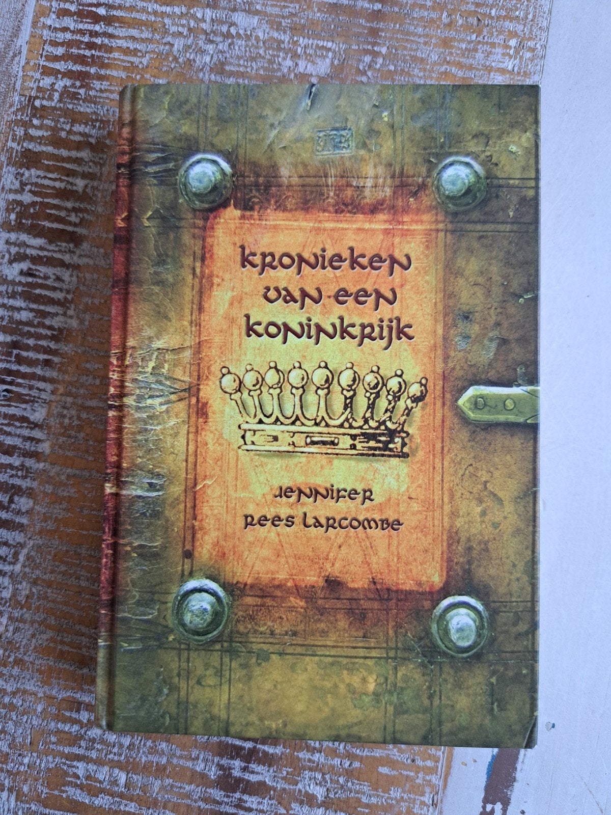 Kronieken van een Koninkrijk - Jennifer Rees Larcombe, Ophalen of Verzenden, Zo goed als nieuw, Jennifer Rees Larcombe, Europa overig