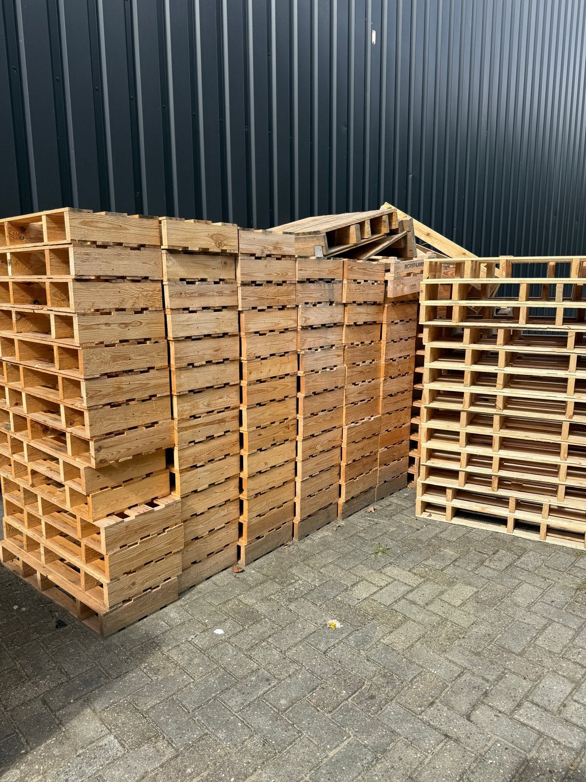 Gratis brandhout: Schoon vurenhout van gebruikte pallets, 3 tot 6 m³, Ophalen, Overige houtsoorten, Blokken
