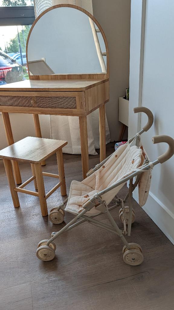 Make up tafel kids, Ophalen, Zo goed als nieuw, Tafel