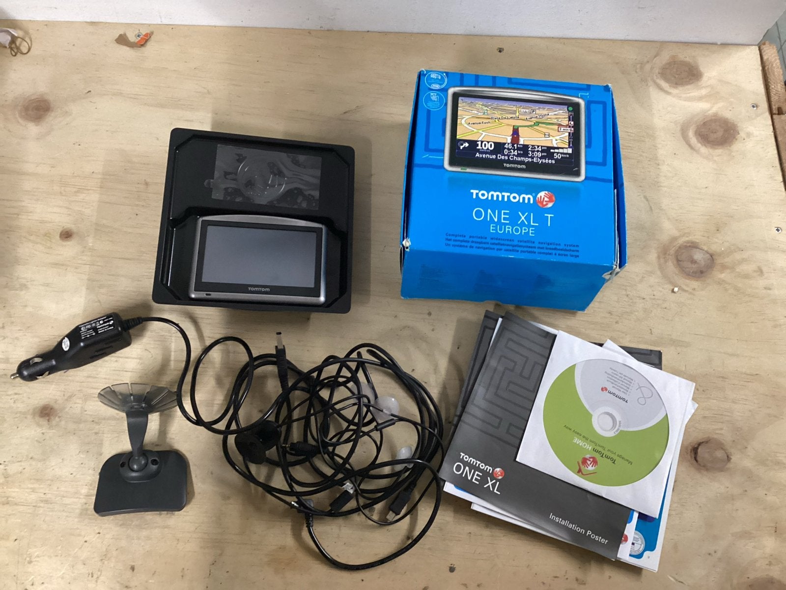 TomTom ONE XL T Europe Navigatiesysteem, Auto diversen, Verzenden, Gebruikt