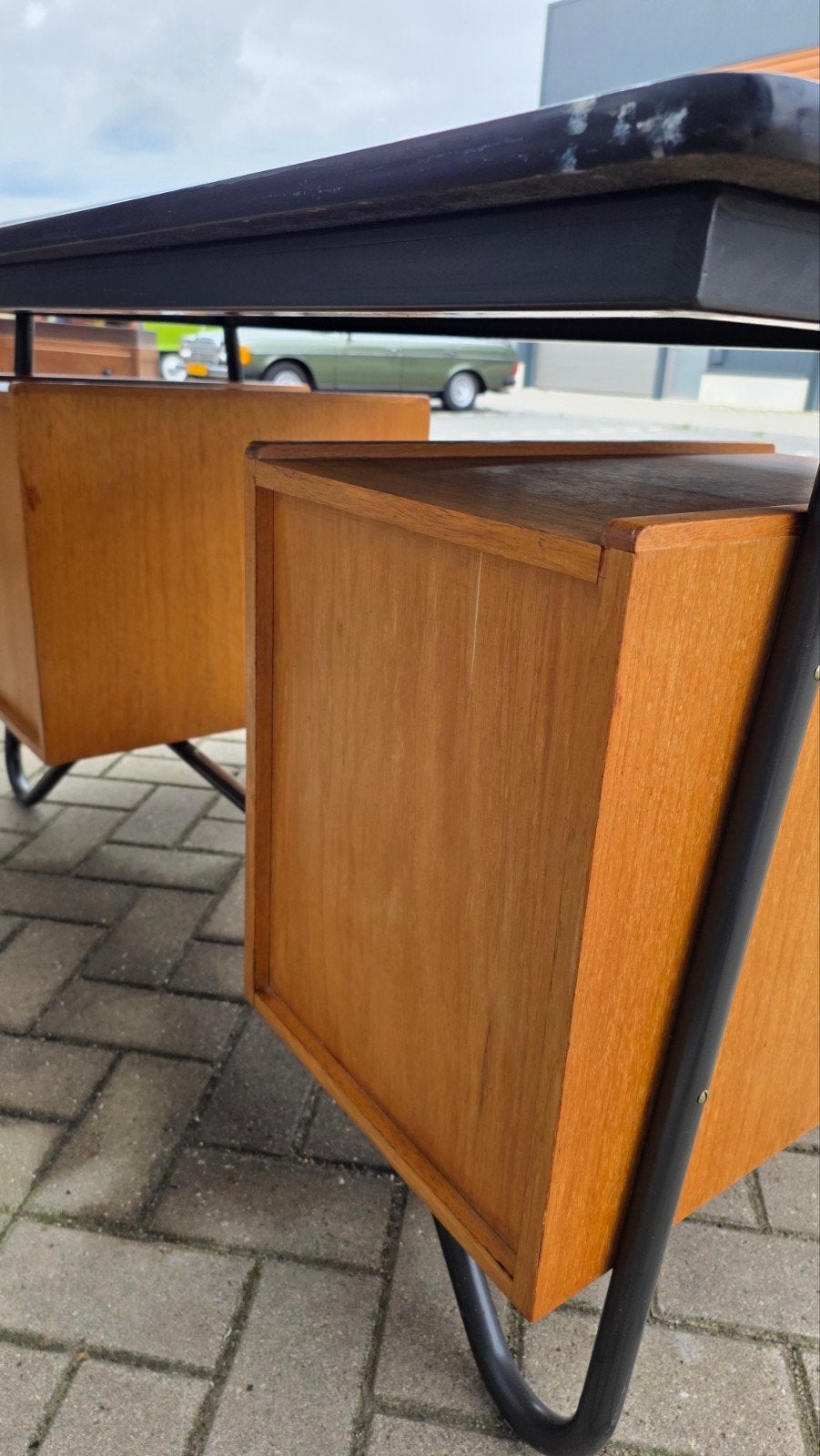 Bauhaus buusframe Bureau met Linoleum Blad, 2 lade blokken, Gebruikt, Vintage, Vintage, Ophalen of Verzenden
