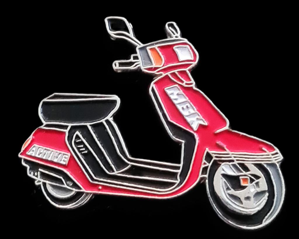 MBK Active scooter pin- rood gelakt, Verzenden, Nieuw, Transport, Speldje of Pin