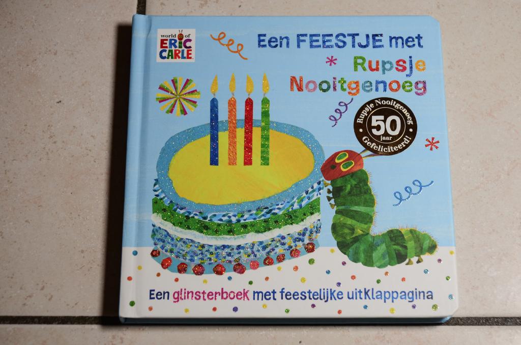 Een feestje met Rupsje Nooitgenoeg / Eric Carle, Ophalen of Verzenden, Zo goed als nieuw, 2 tot 3 jaar