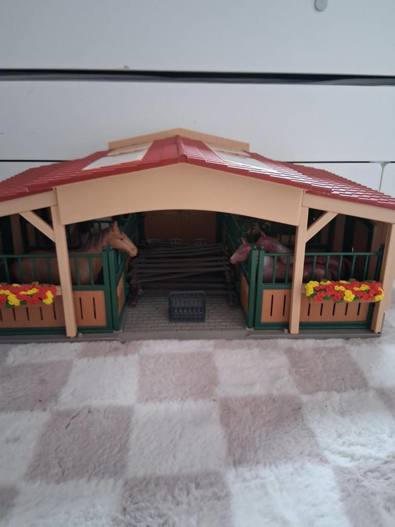 Schleich stal met toebehoren, Ophalen, Zo goed als nieuw, Jongen of Meisje