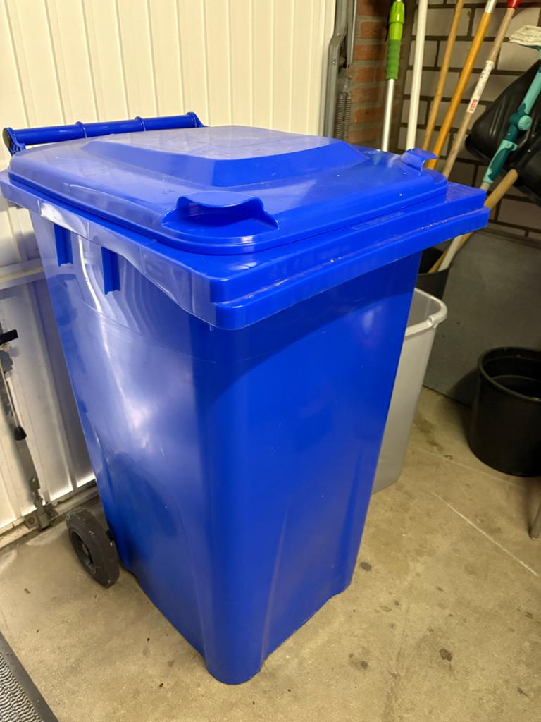 Blauwe afvalcontainer met wielen, Huis en Inrichting, Woonaccessoires | Prullenbakken, Ophalen, Kunststof, Gebruikt, 40 liter of meer