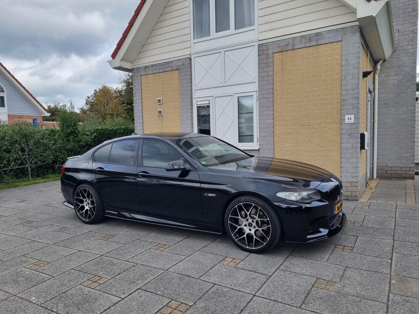 BMW 5-Serie 3.0 I 528 AUT 2011 Zwart, Auto's, Achterwielaandrijving, Origineel Nederlands, Particulier, 1630 kg