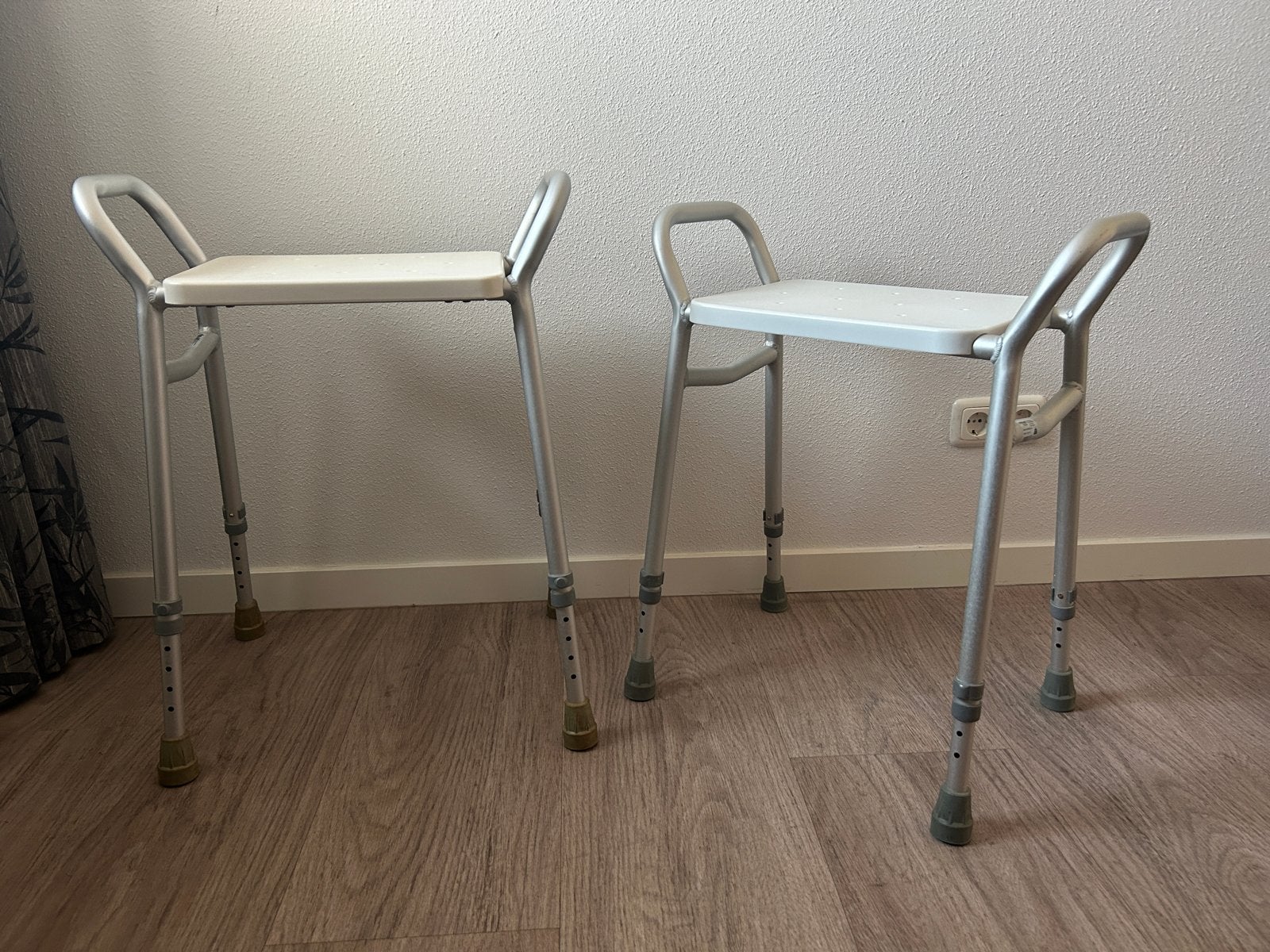Douche krukje (2stuks) in hoogte verstelbaar, Ophalen, Zo goed als nieuw