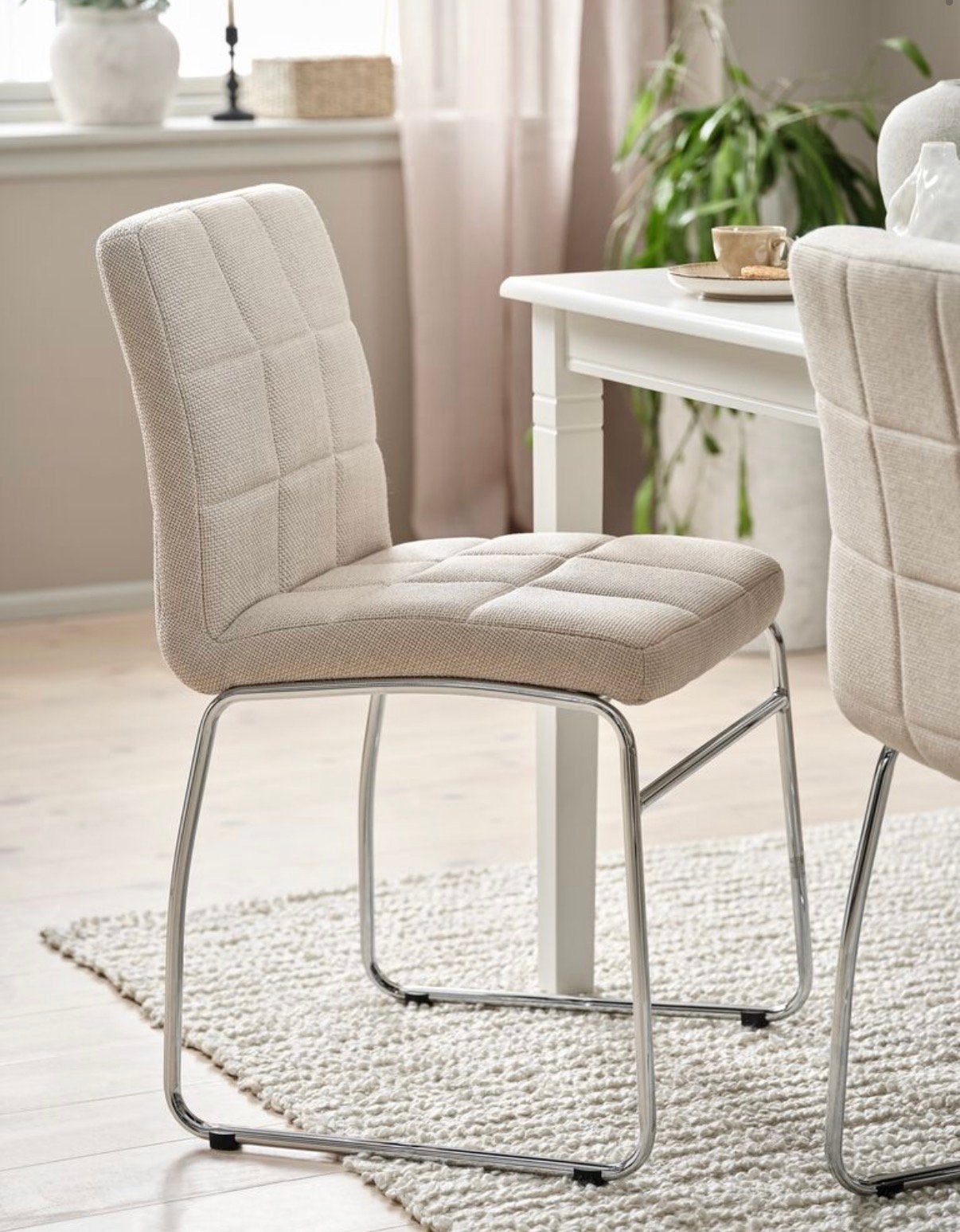 Foto 6 van JYSK Hammel eetkamerstoelen - Beige stof, chroom onderstel