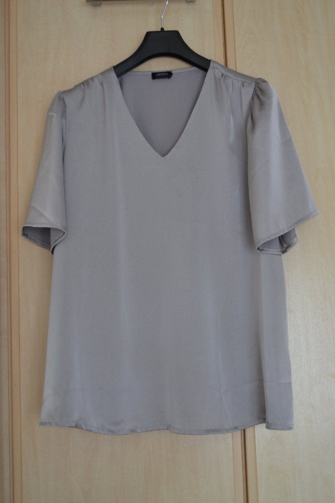 Feestelijke top van Yesta maat 48, Yesta, Zo goed als nieuw, Grijs, Shirt of Top