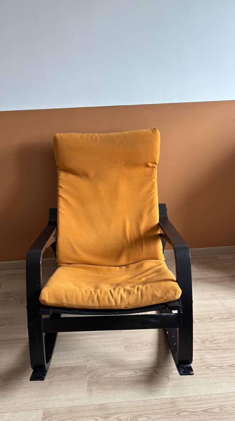 Comfortabele schommelstoel met okergele kussens, Ophalen, Gebruikt, Overige kleuren, Eén