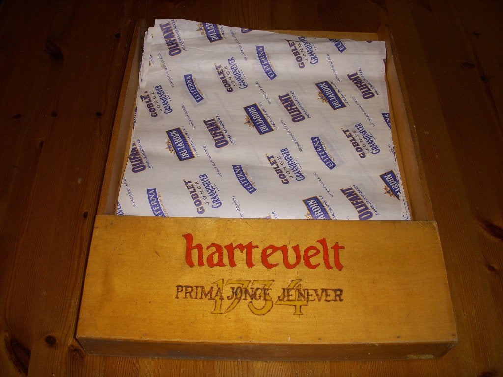 Houten bak voor papier Hartevelt Jonge Jenever Leiden, Verzamelen, Ophalen of Verzenden, Gebruikt, Gebruiksvoorwerp