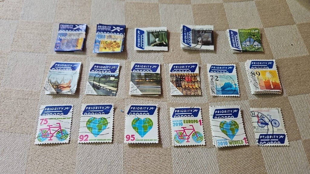 postzegels priority zegels kaveltje divers, Ophalen of Verzenden, Na 1940, Gestempeld