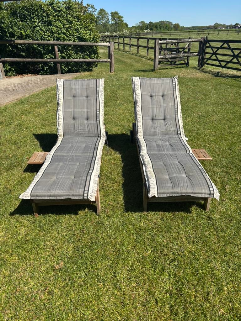 Twee houten ligbedden met kussen in prima staat!, Ophalen, Gebruikt, Hout, Verstelbaar
