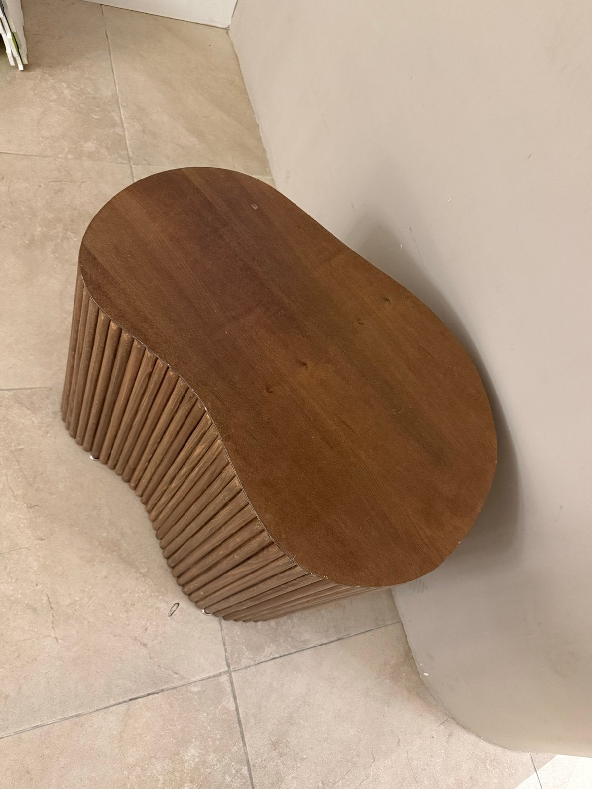 Unieke houten bijzettafel / salontafel Organische vorm, Huis en Inrichting, 55 tot 75 cm, Zo goed als nieuw, Japani, Overige vormen