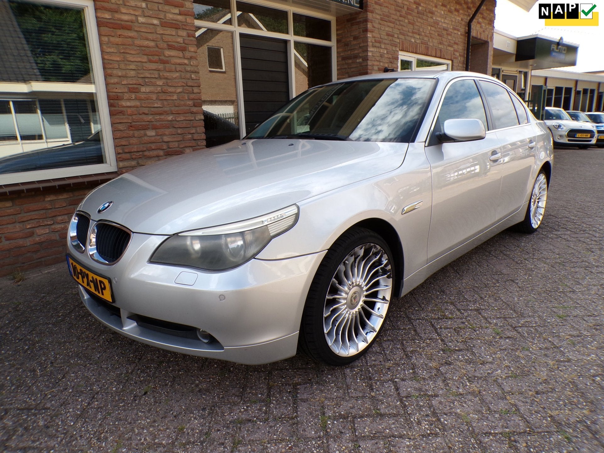 BMW 5-serie 520i Executive Automaat, Gebruikt, Bedrijf, Grijs, 1470 kg