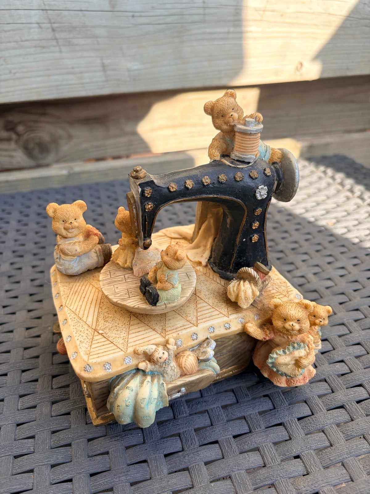 Vintage Muziekdoosje met Teddyberen en Naaimachine, Ophalen