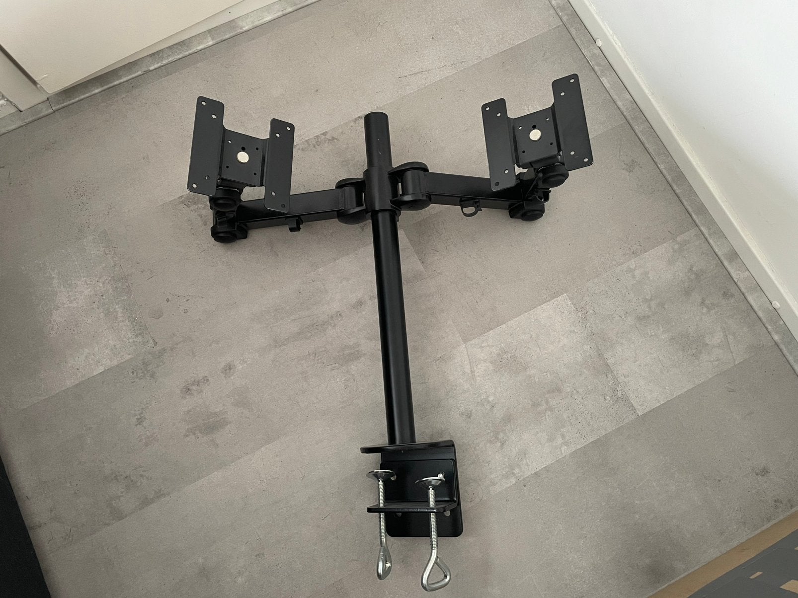 Newstar duo monitor mount/beugel, Computers en Software, Monitoren, Gaming, Ophalen of Verzenden, Zo goed als nieuw, Overige typen