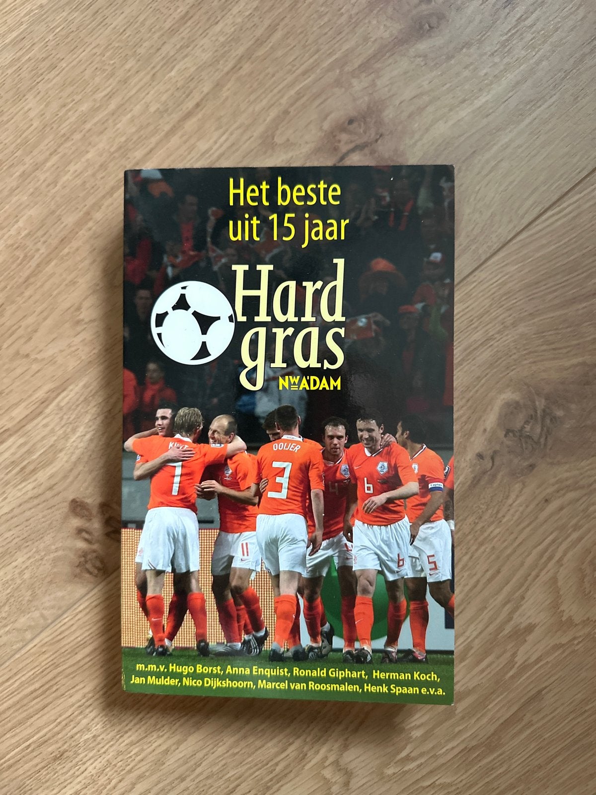 Het beste uit 15 jaar Hard gras - Voetbalboek, Boeken, Ophalen of Verzenden, Zo goed als nieuw, Balsport
