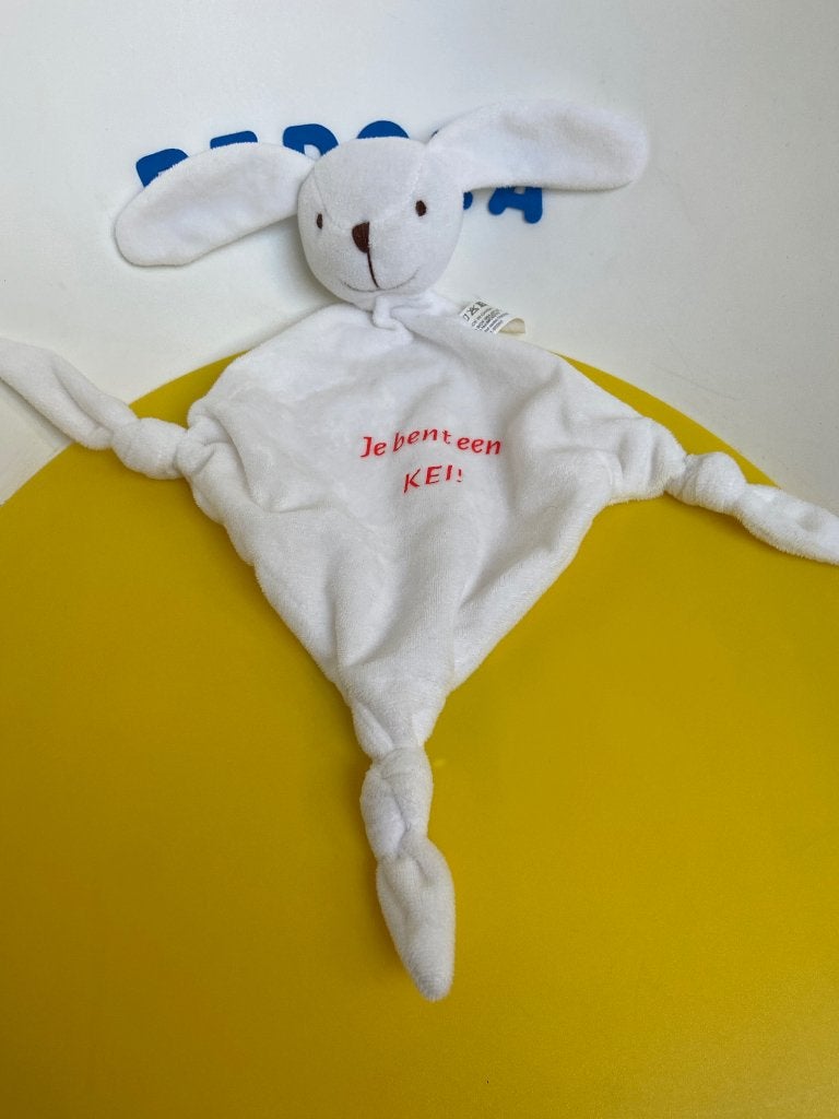 K2354 je bent een kei! doekje konijn wit, Ophalen of Verzenden, Zo goed als nieuw, Konijn