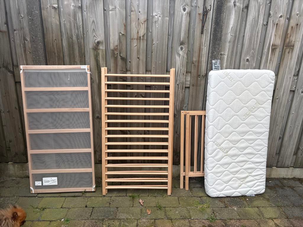 Verstelbaar ledikant 120x60 met goed dooradem matrasje, Ophalen, Gebruikt, Ledikant