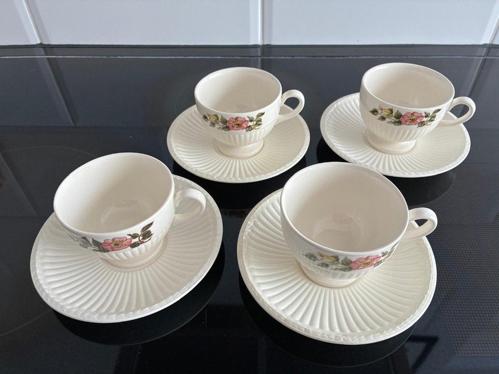 Wedgwood Briar rose. 4 Theekopjes met schotel, Nieuw, Klassiek, Overige typen, Ophalen of Verzenden, Zo goed als nieuw